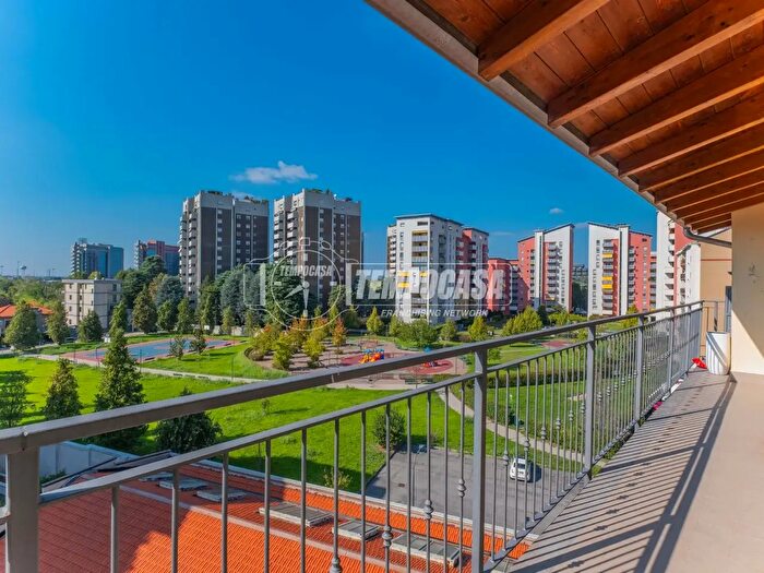 Appartamento bilocale in vendita in Via Pesaro, Milano