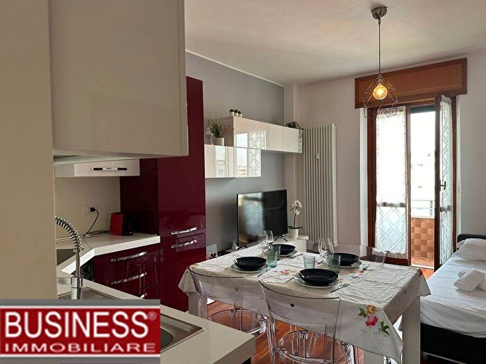 Appartamento trilocale in affitto in Viale Pisa, Piazzale Siena, Milano