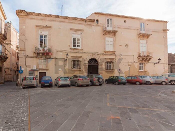 Appartamento quadrilocale in affitto in piazza san Giuseppe, Ortigia, Siracusa