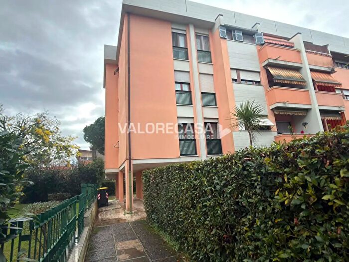 Appartamento con 5 locali in vendita in Carrara