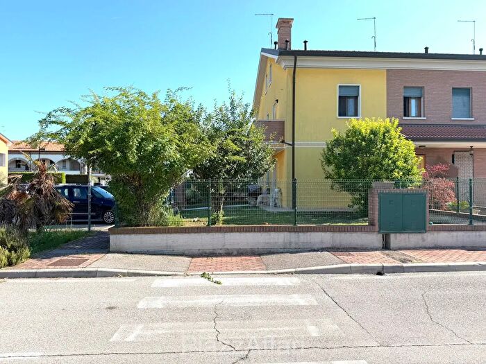 Appartamento trilocale in affitto in Via Giovanni Pascoli, Arzergrande