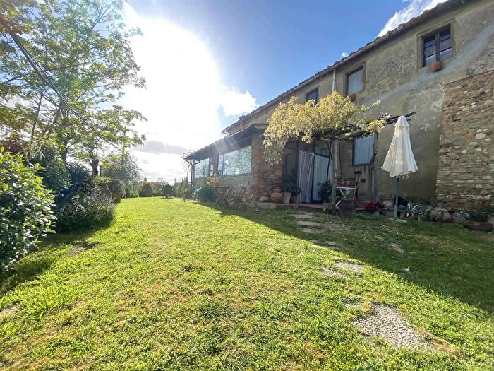 Casa con 11 locali in vendita in Via II Giugno a Certaldo Firenze, Certaldo