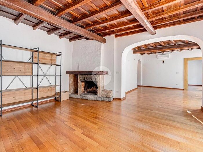 Appartamento con 5 locali in affitto in Via della madonna dei monti, Monti, Roma