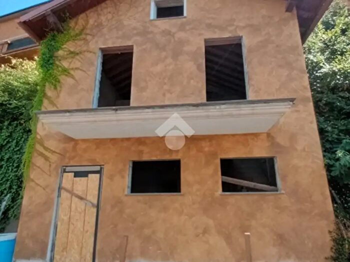 Appartamento trilocale in vendita in Via San Francesco d'Assisi, Olevano Romano