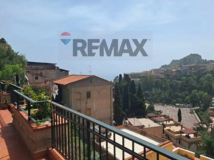 Appartamento quadrilocale in vendita in Piazza Franz Pagano, Taormina