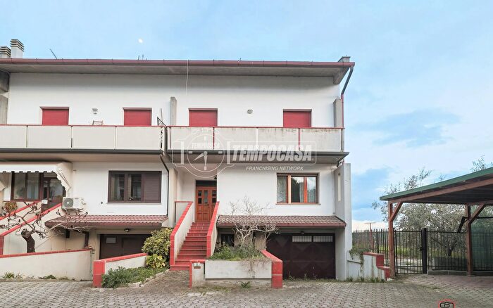 Casa con 6 locali in vendita in Forli