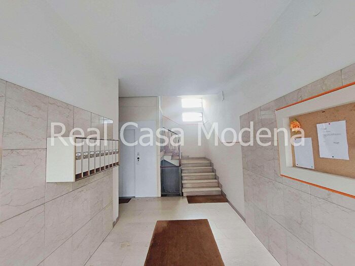 Appartamento quadrilocale in vendita in Via Nobili, Modena