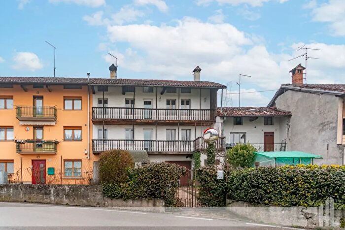 Casa con 6 locali in vendita in Pedavena