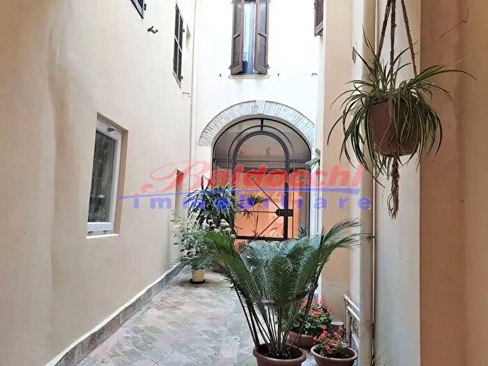 Appartamento con 6 locali in vendita in Fano