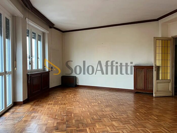 Appartamento quadrilocale in affitto in Via Lessona, Torino