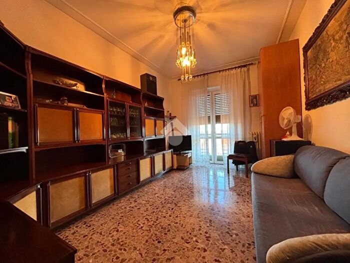 Appartamento trilocale in vendita in Via Torino, None