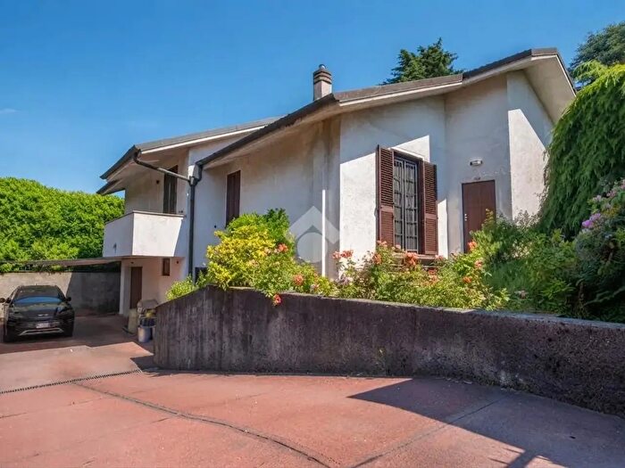Casa quadrilocale in vendita in Via della Resistenza, Macherio