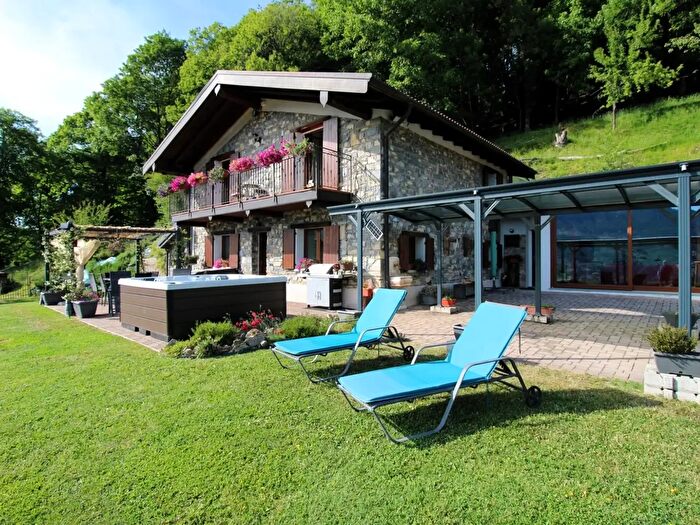 Casa con 7 locali in vendita in Località Vargnano Snc, Blessagno