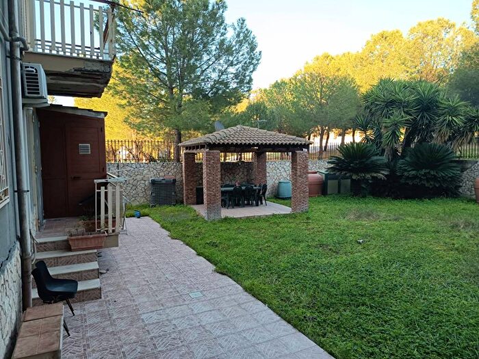 Appartamento con 5 locali in affitto in Via Giuseppe Di Vittorio, Carlentini Nord, Carlentini