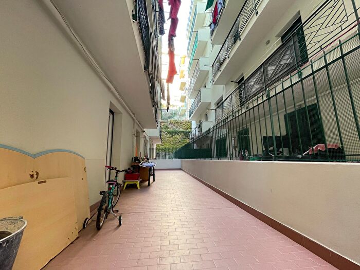 Appartamento con 8 locali in vendita in Via La Spezia, Genova