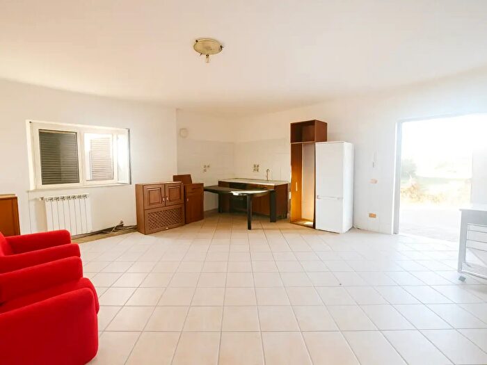 Appartamento trilocale in vendita in Via Taormina, Nettuno
