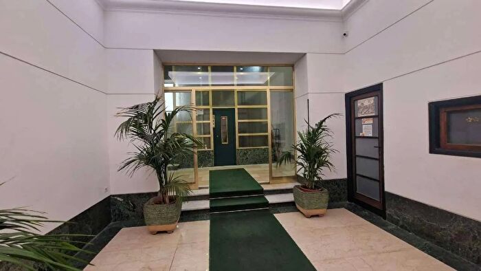 Appartamento con 5 locali in vendita in Via Magna Grecia, Roma