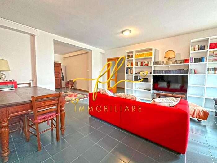 Appartamento con 8 locali in vendita in Cecina