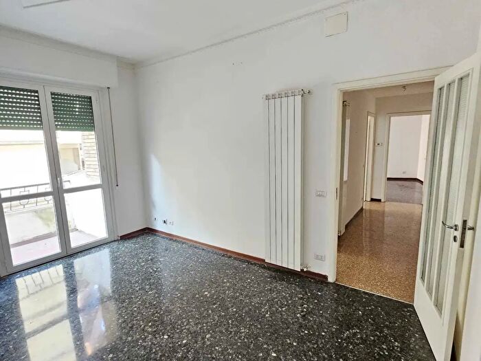 Appartamento trilocale in affitto in Savona