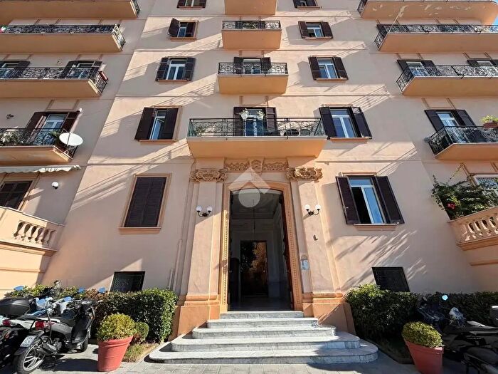 Appartamento trilocale in vendita in Via Torquato Tasso, Napoli