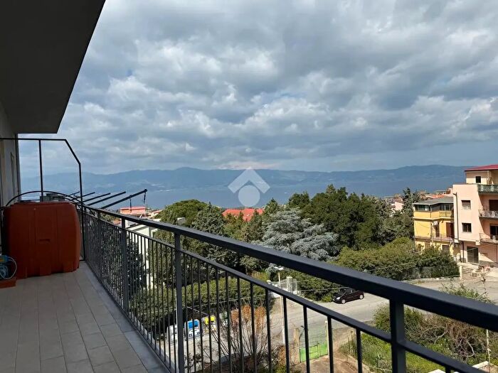 Appartamento trilocale in vendita in Traversa Montesano, Reggio Calabria