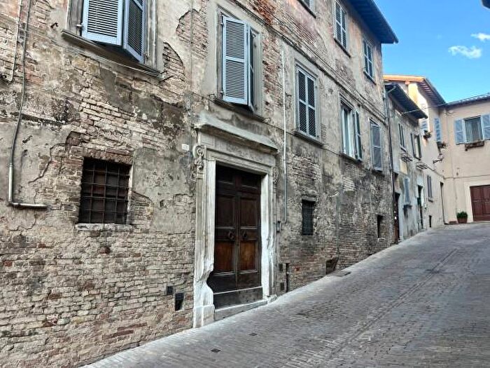 Appartamento con 5 locali in vendita in Urbino