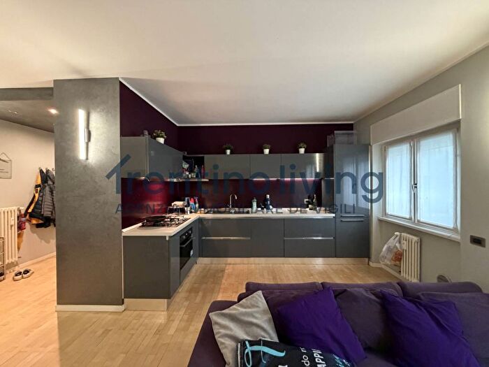 Appartamento trilocale in affitto in Via Verdi, Semicentro, Trento