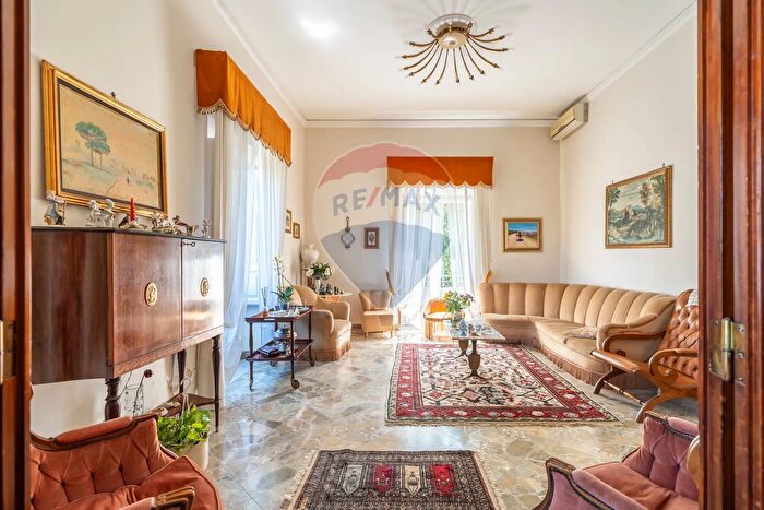 Appartamento con 7 locali in vendita in Via Valguarnera, Bagheria