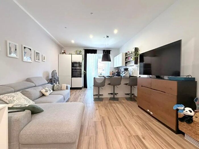 Appartamento trilocale in vendita in Viale Tirreno, Roma