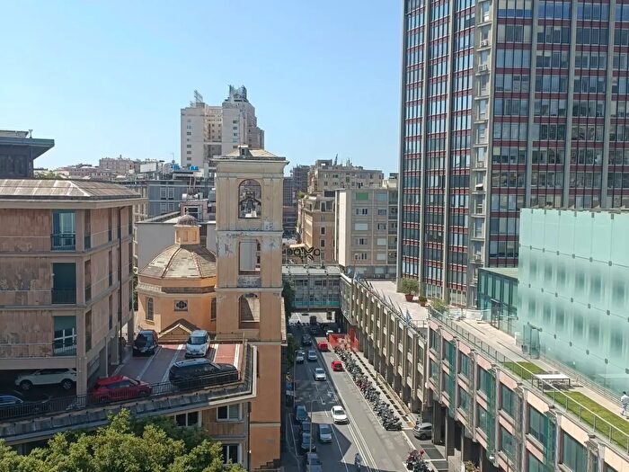 Appartamento quadrilocale in vendita in Via XII Ottobre, Genova
