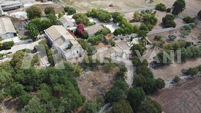 Casa quadrilocale in vendita in Modica