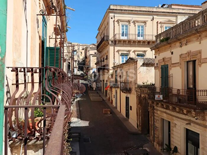 Appartamento con 5 locali in vendita in Corso Vittorio Emanuele, Noto