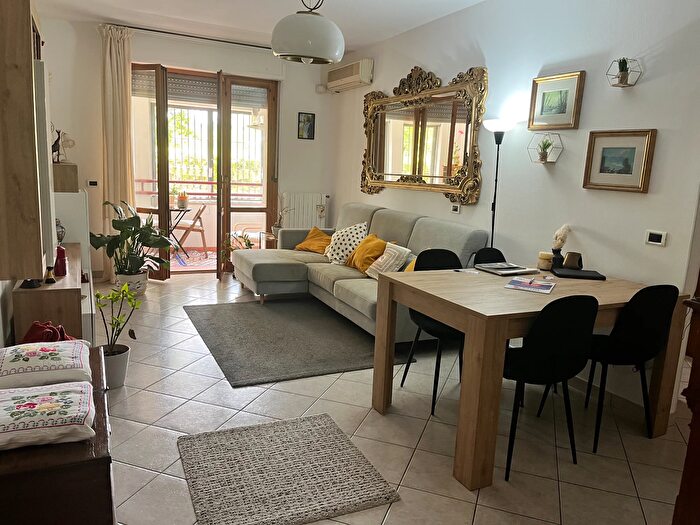 Appartamento trilocale in vendita in Via Duccio di Buoninsegna, Assago