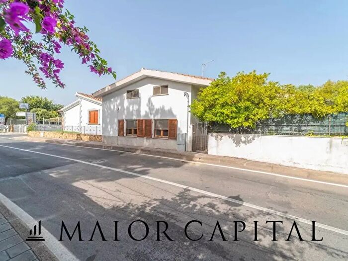 Casa con 7 locali in vendita in San Teodoro