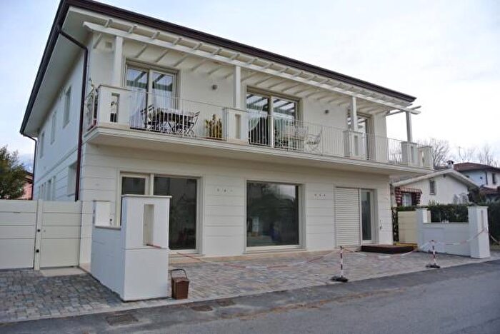 Appartamento trilocale in affitto in Forte Dei Marmi