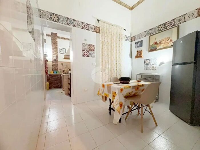 Appartamento trilocale in vendita in Via Filippo Corazza, Palermo