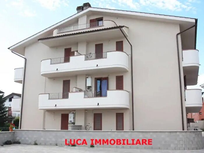 Appartamento con 6 locali in vendita in Via Francesca Vecchia, Uzzano