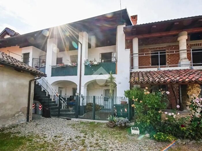 Casa con 6 locali in vendita in Via Margheria, Giaveno