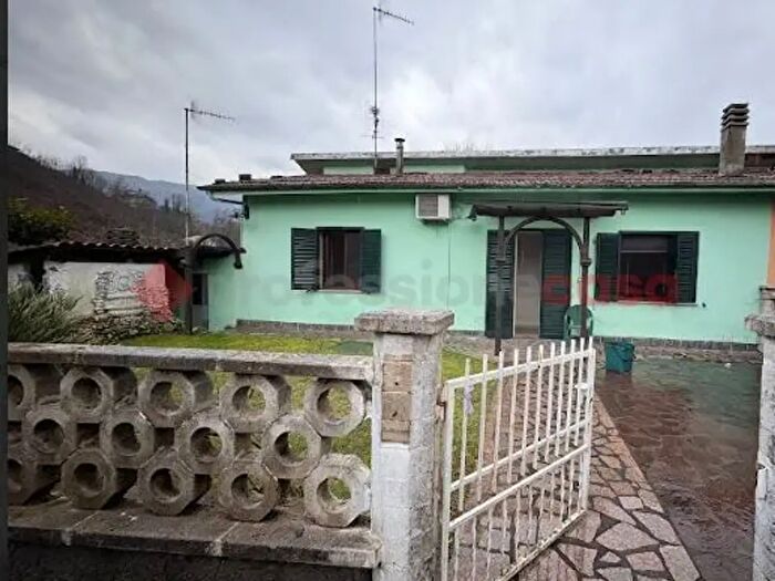 Casa trilocale in vendita in Via del Molino Ponte all Ania, Barga