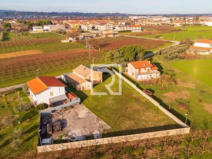 Casa con 5 locali in vendita in Longiano