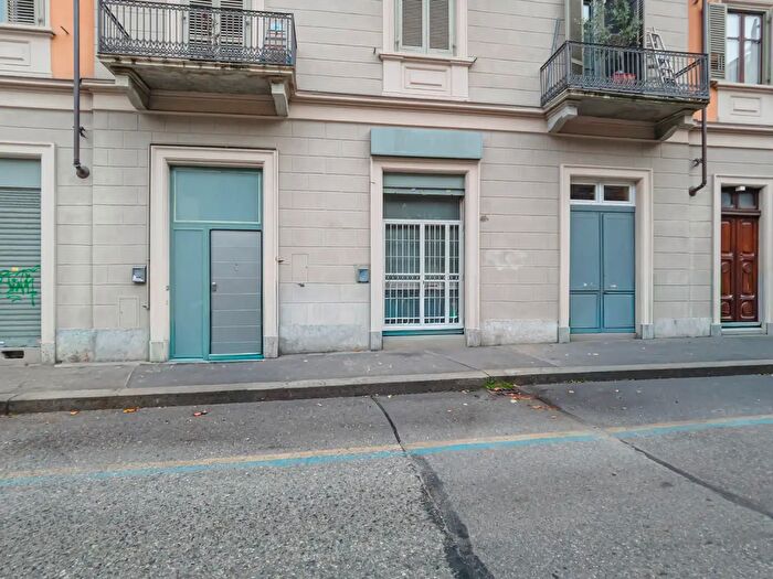 Appartamento trilocale in vendita in Via Santa Chiara, Torino