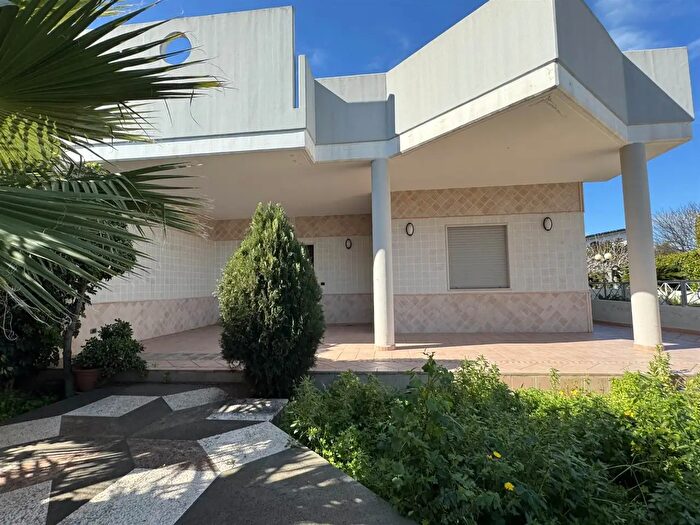 Casa con 9 locali in vendita in Bari