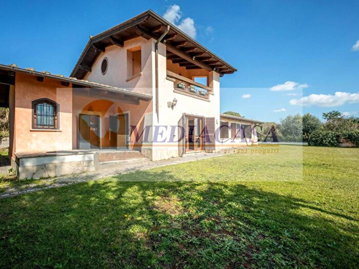 Casa con 6 locali in affitto in Via Cassia Bis, Cesano, Roma