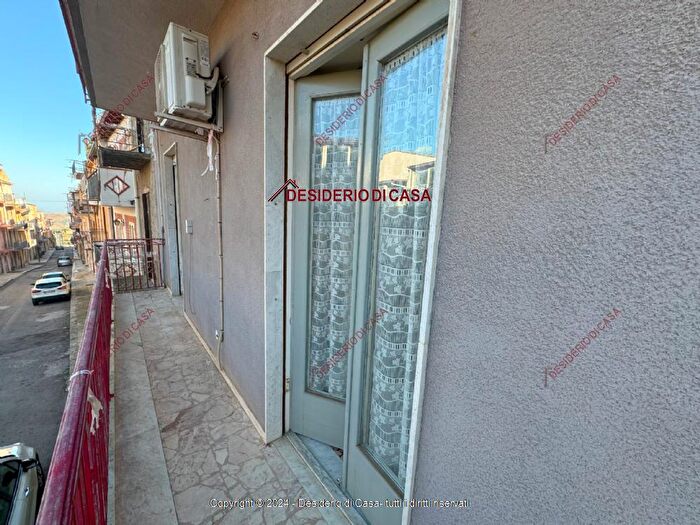 Casa con 5 locali in vendita in Montemaggiore Belsito