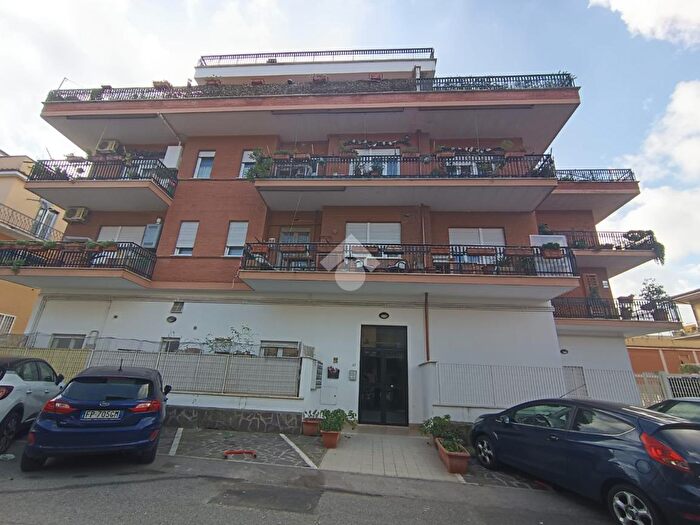 Appartamento trilocale in affitto in Via Motta Visconti, Roma