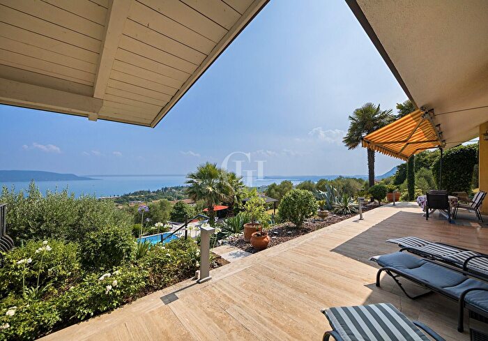 Casa con 7 locali in vendita in Toscolano Maderno