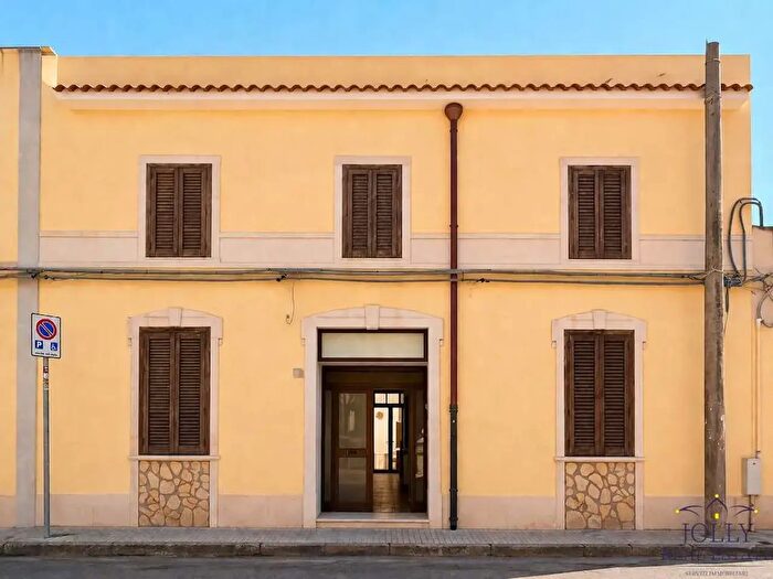 Casa con 12 locali in vendita in Via Torino, Siracusa