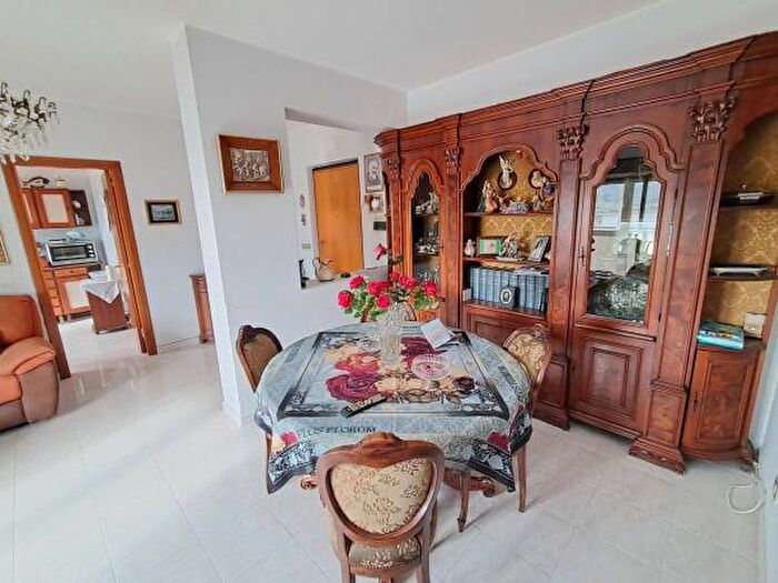 Appartamento trilocale in vendita in Viale dei Conti Falluc, Catanzaro