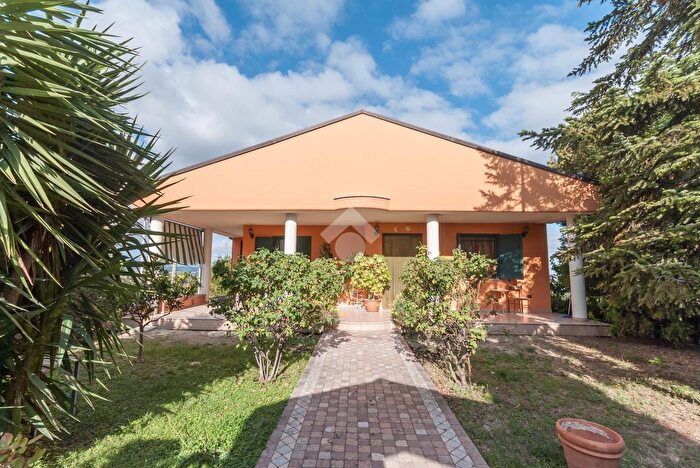Casa con 8 locali in vendita in Località Cupo Biancucci a, Roseto Degli Abruzzi