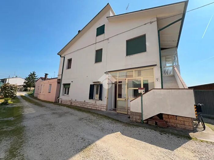 Casa con 6 locali in vendita in Via Lunga, Ravenna